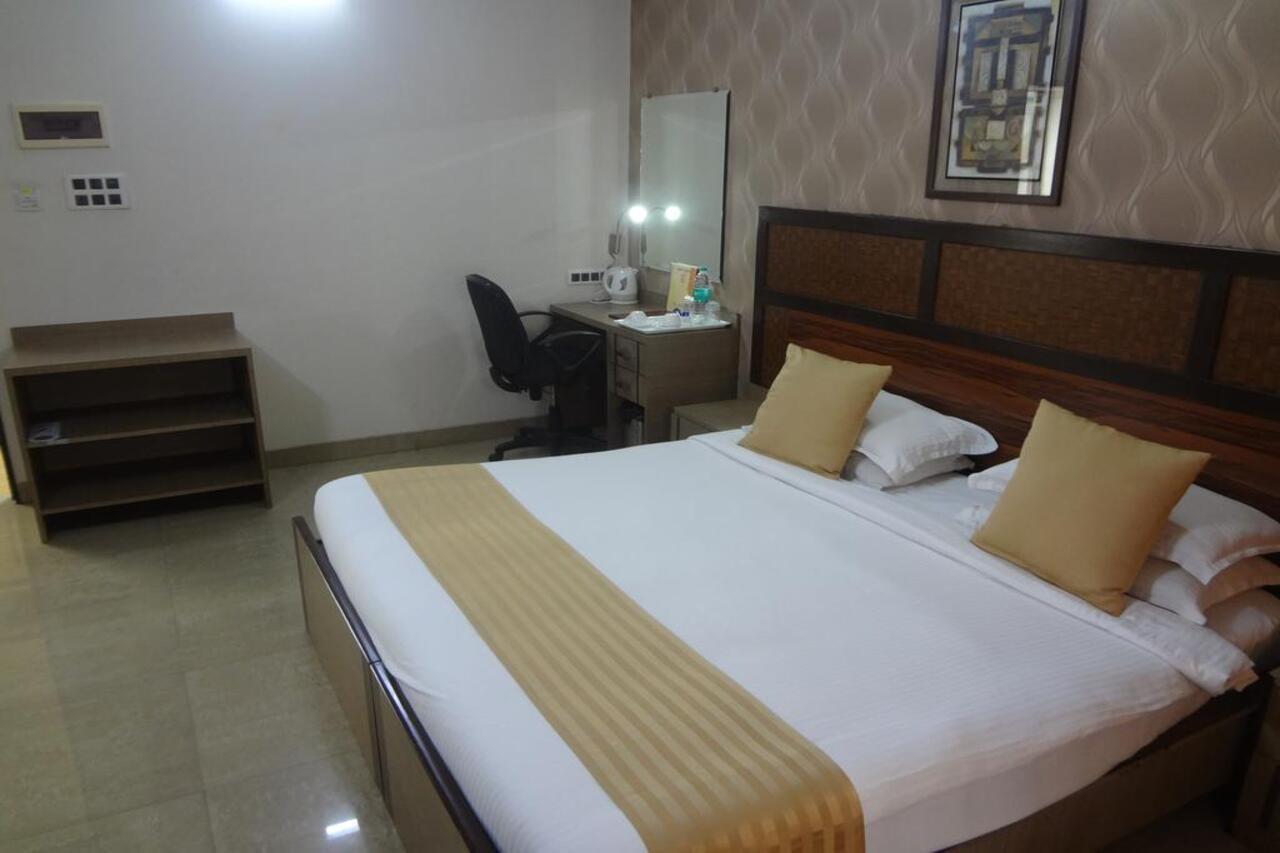 Jyoti Dwelling Hotel Мумбай Екстериор снимка
