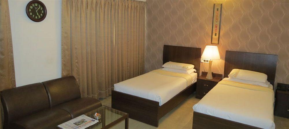 Jyoti Dwelling Hotel Мумбай Екстериор снимка