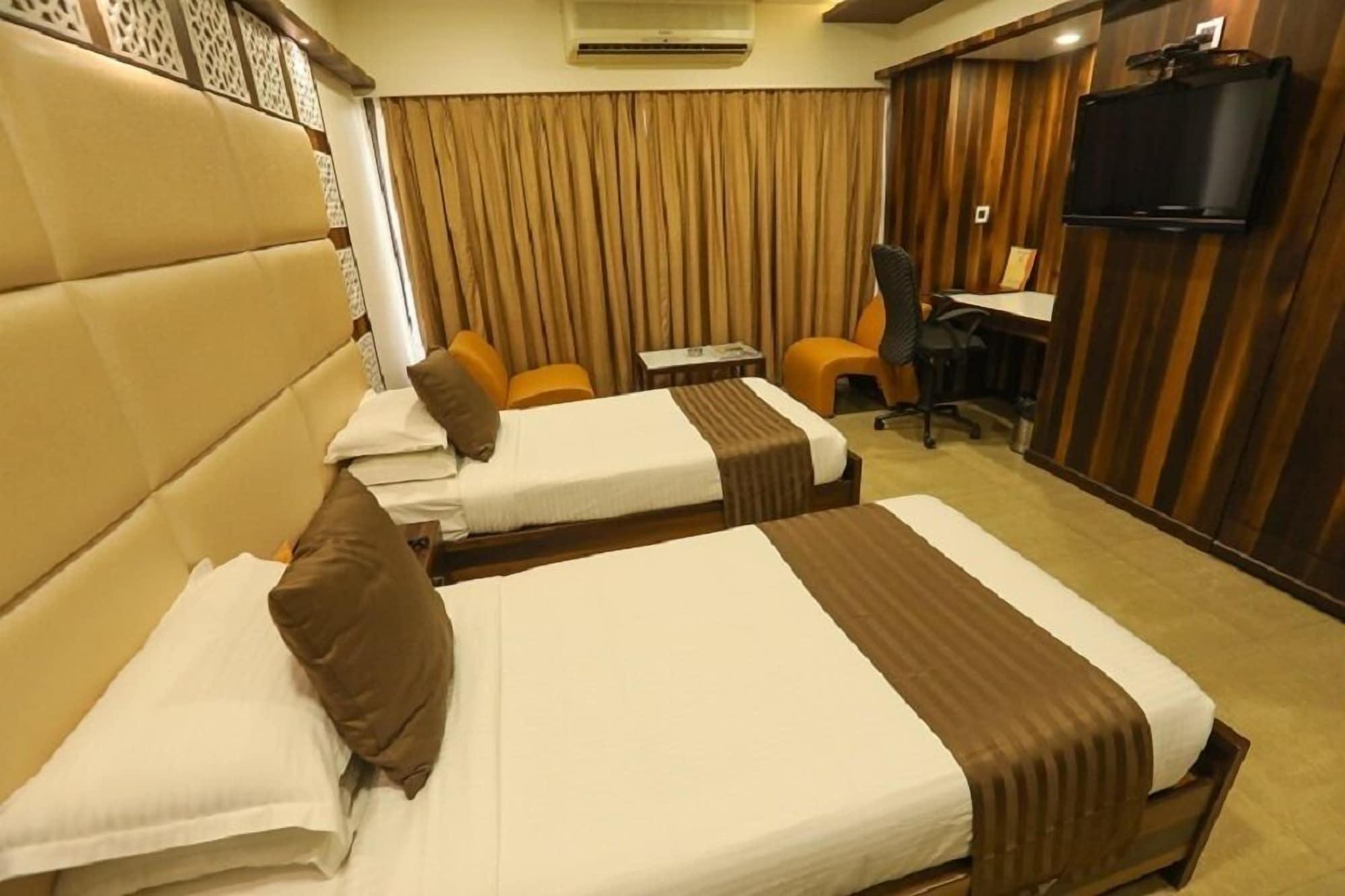 Jyoti Dwelling Hotel Мумбай Екстериор снимка