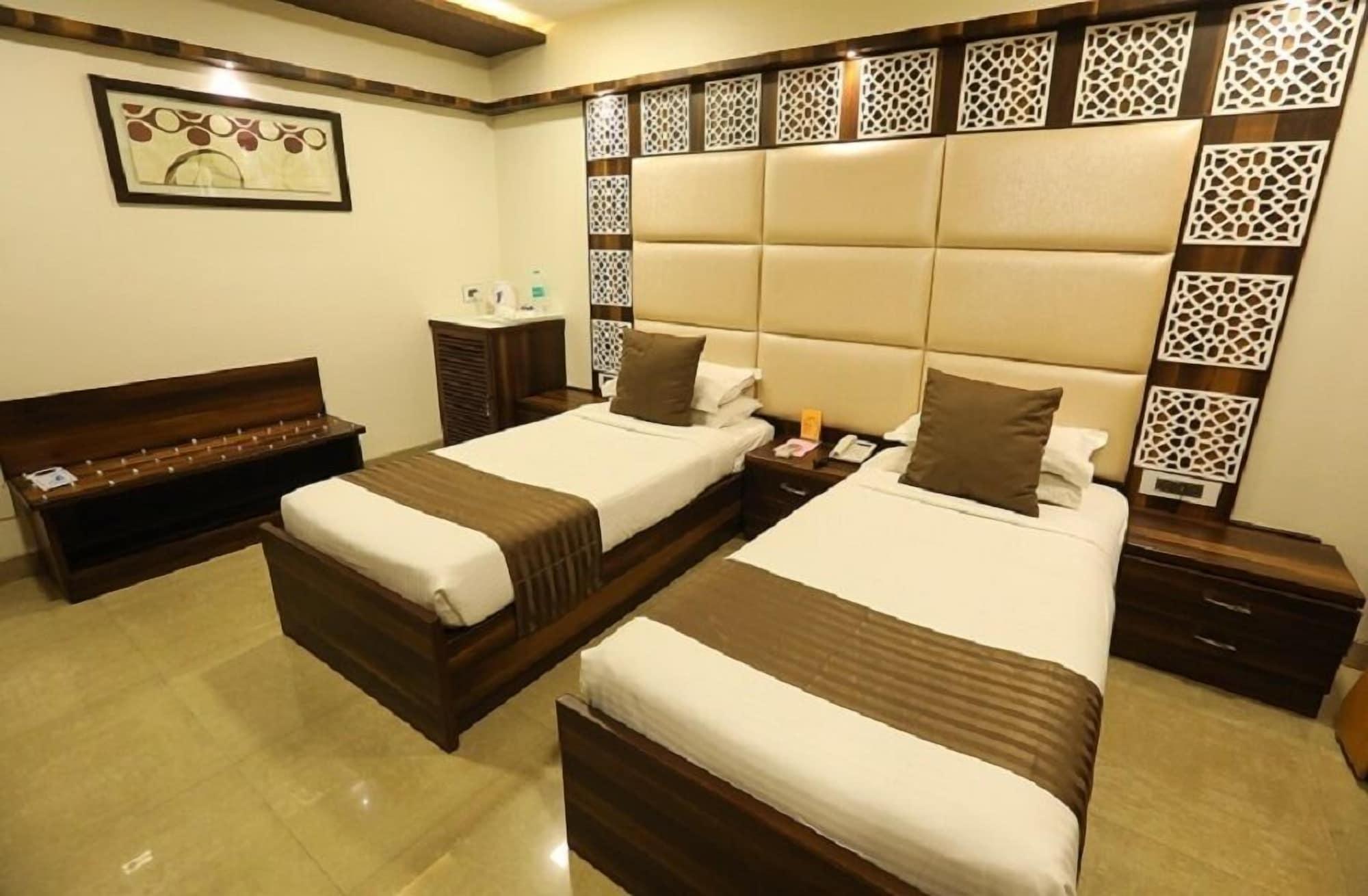 Jyoti Dwelling Hotel Мумбай Екстериор снимка