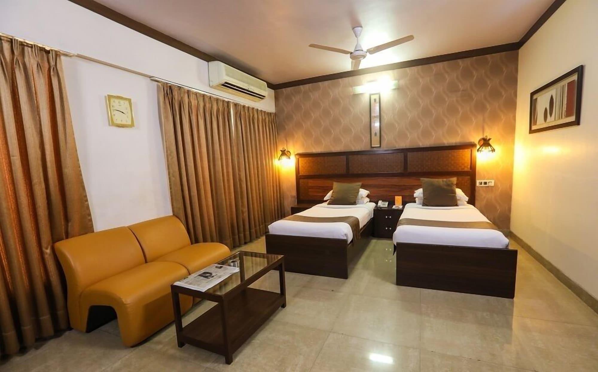Jyoti Dwelling Hotel Мумбай Екстериор снимка