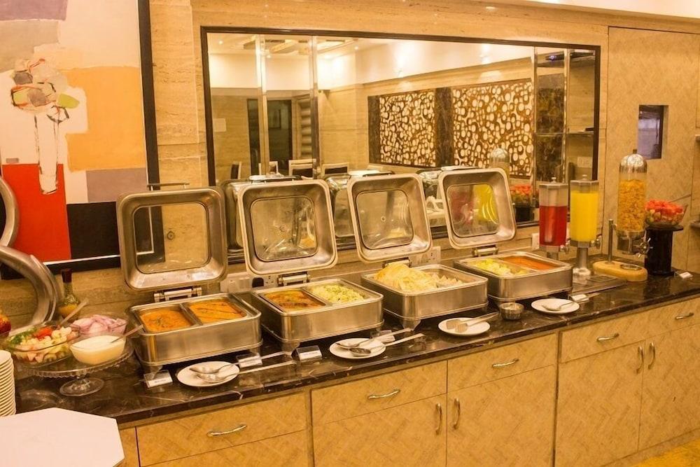 Jyoti Dwelling Hotel Мумбай Екстериор снимка