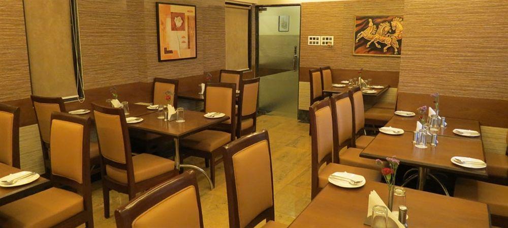 Jyoti Dwelling Hotel Мумбай Екстериор снимка