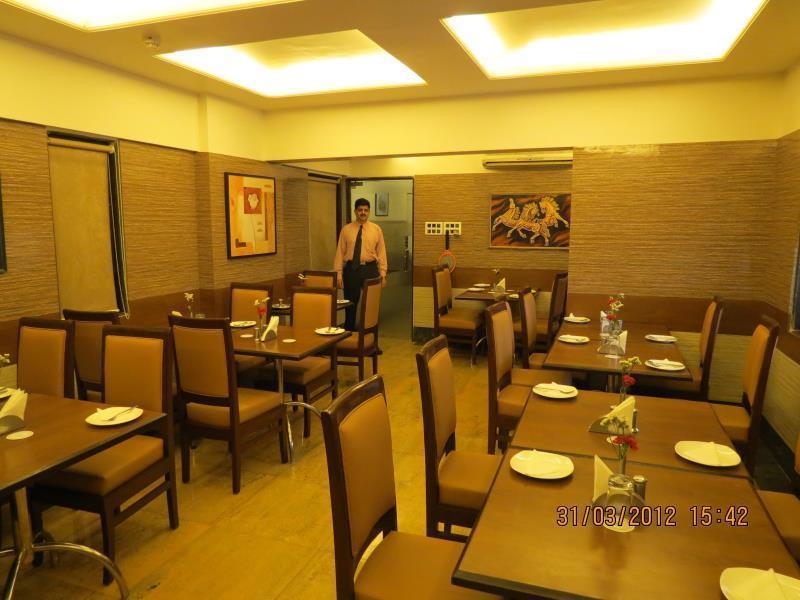 Jyoti Dwelling Hotel Мумбай Екстериор снимка