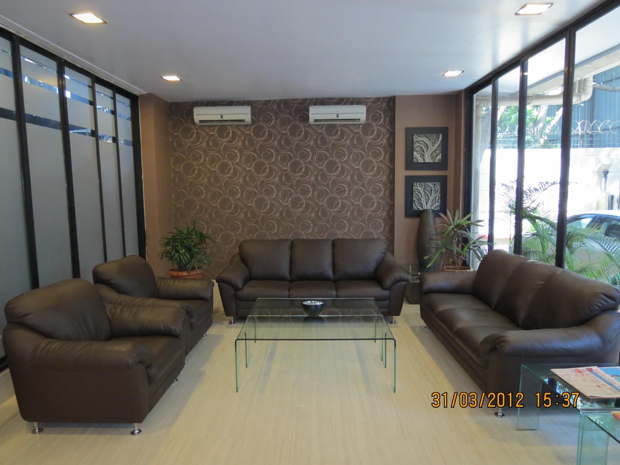 Jyoti Dwelling Hotel Мумбай Екстериор снимка