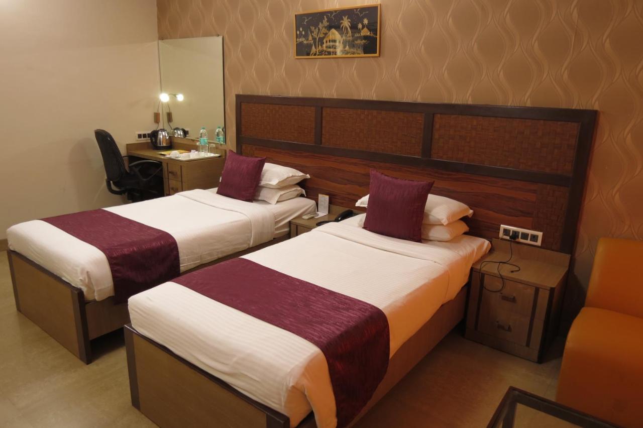 Jyoti Dwelling Hotel Мумбай Екстериор снимка