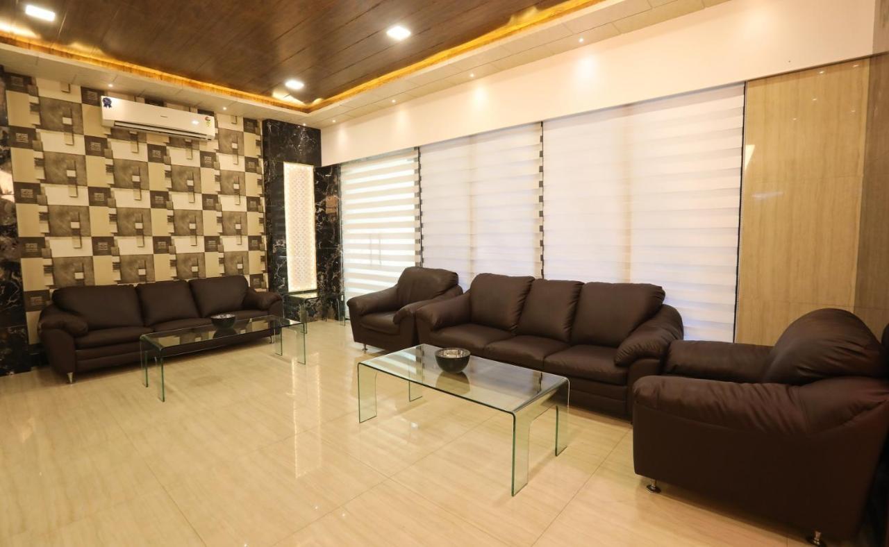 Jyoti Dwelling Hotel Мумбай Екстериор снимка