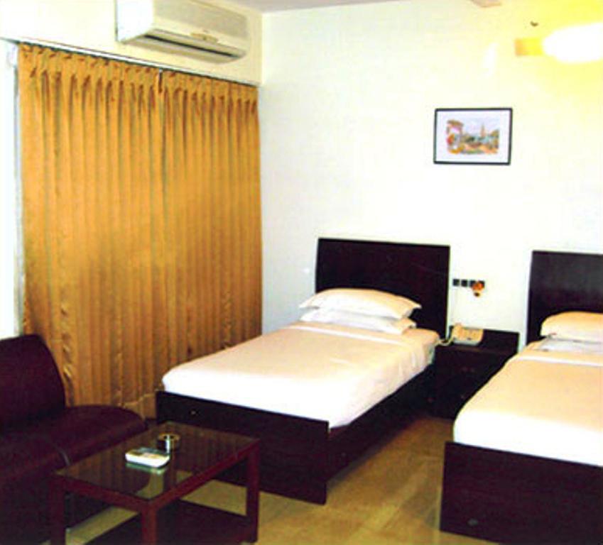 Jyoti Dwelling Hotel Мумбай Екстериор снимка